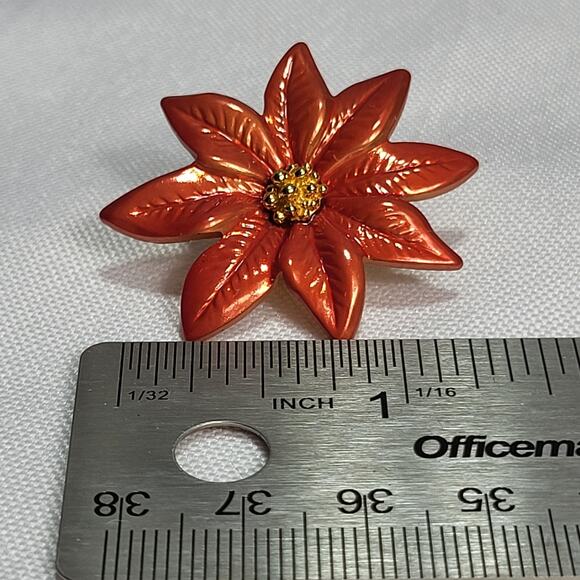 Poinsettia Red Flower Christmas Winter Holiday Pin Back Brooch Gold Tone Center - Picture 6 of 6
